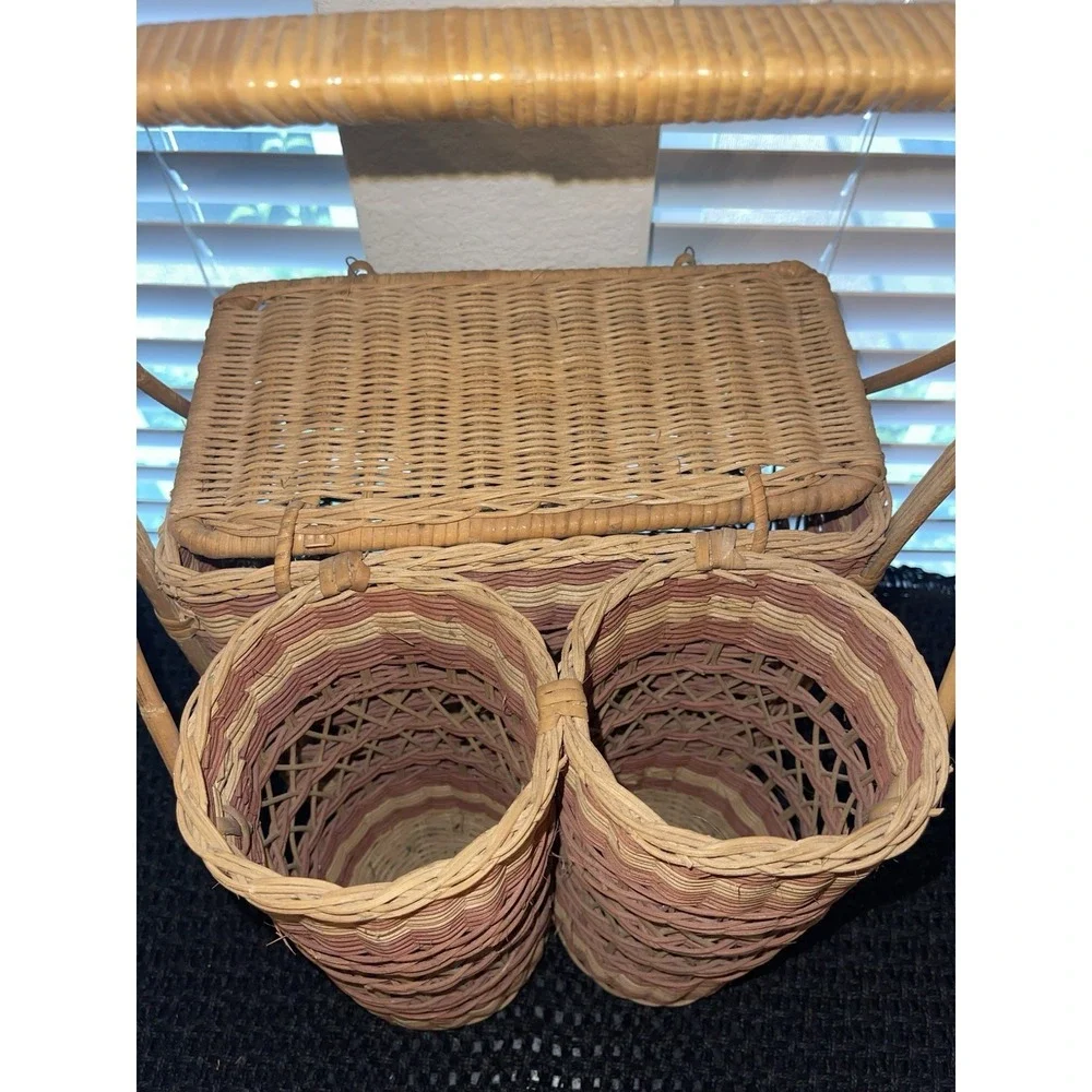 Vintage MCM Wicker Woven Picnic Basket 2 Wine Bottle‎ Holder Handle & Lid W/Red